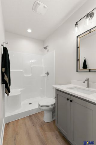 10009 Edgewater Lane, Lincoln, NE 68527