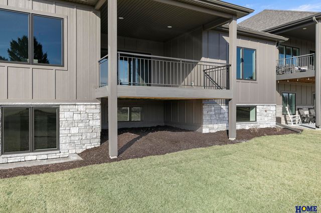 10009 Edgewater Lane, Lincoln, NE 68527