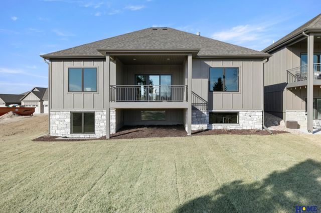 10009 Edgewater Lane, Lincoln, NE 68527