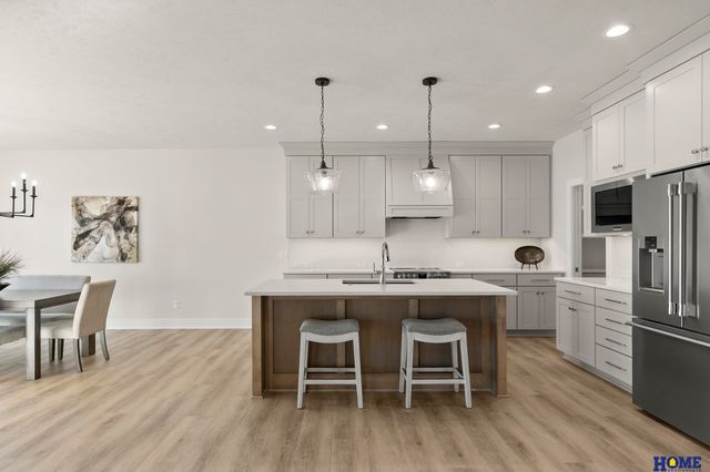 10009 Edgewater Lane, Lincoln, NE 68527