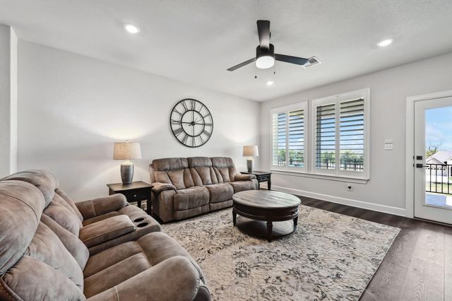 113 Cibolo Creek LOOP, Bastrop, TX 78602