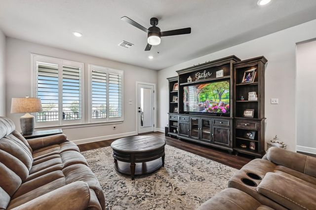 113 Cibolo Creek LOOP, Bastrop, TX 78602