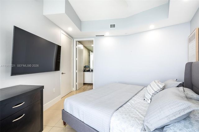 15901 Collins Ave 2303, Sunny Isles Beach, FL 33160