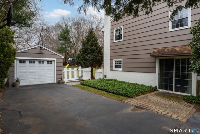 82 Raymond Road, Guilford, CT 06437