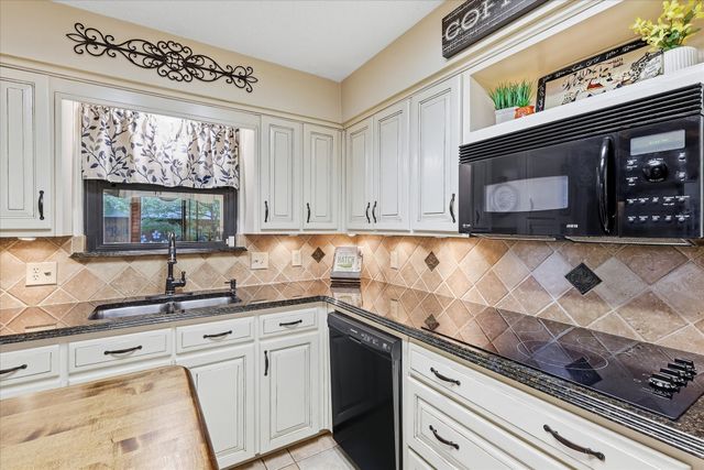 707 Glenn Drive, Euless, TX 76039
