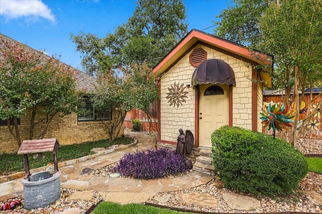 707 Glenn Drive, Euless, TX 76039