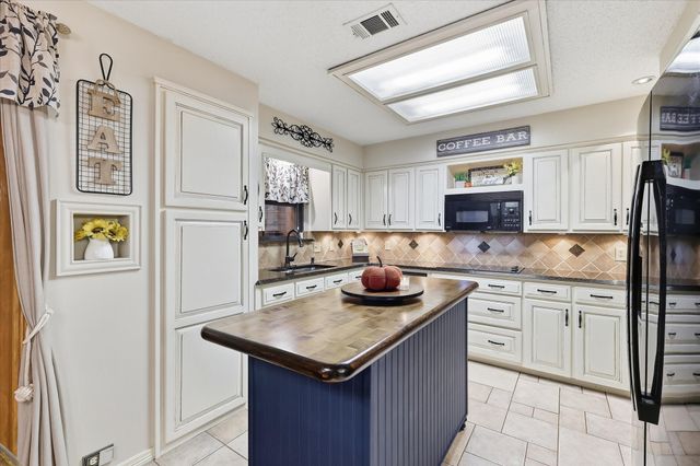 707 Glenn Drive, Euless, TX 76039