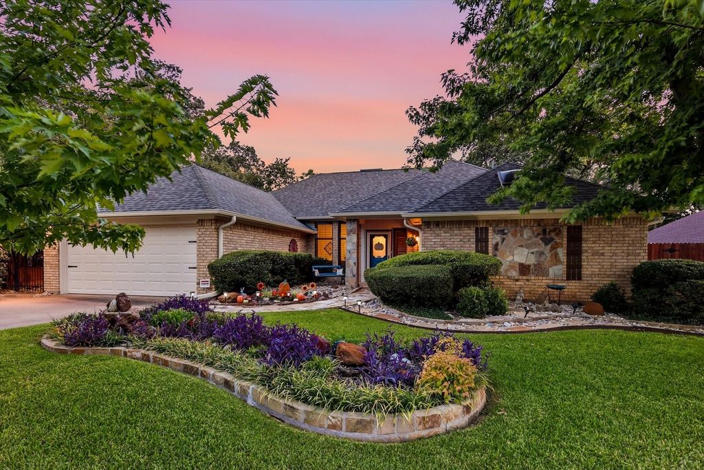707 Glenn Drive, Euless, TX 76039