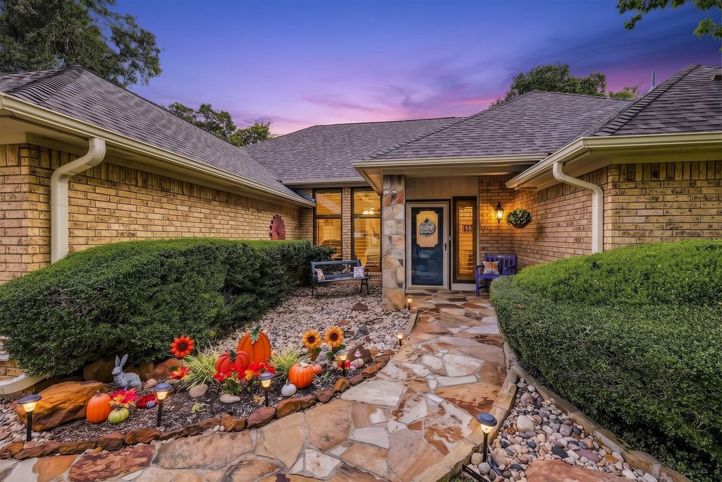 707 Glenn Drive, Euless, TX 76039 — photo 2