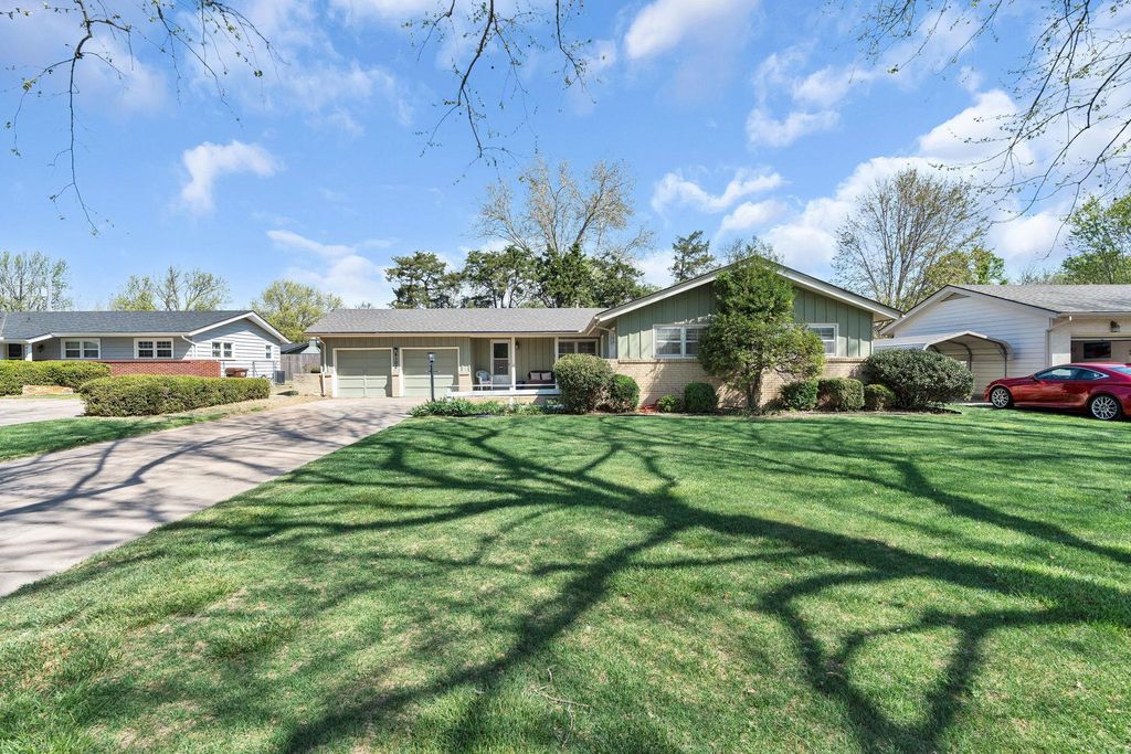 4102 W 17th St N, Wichita, KS 67212