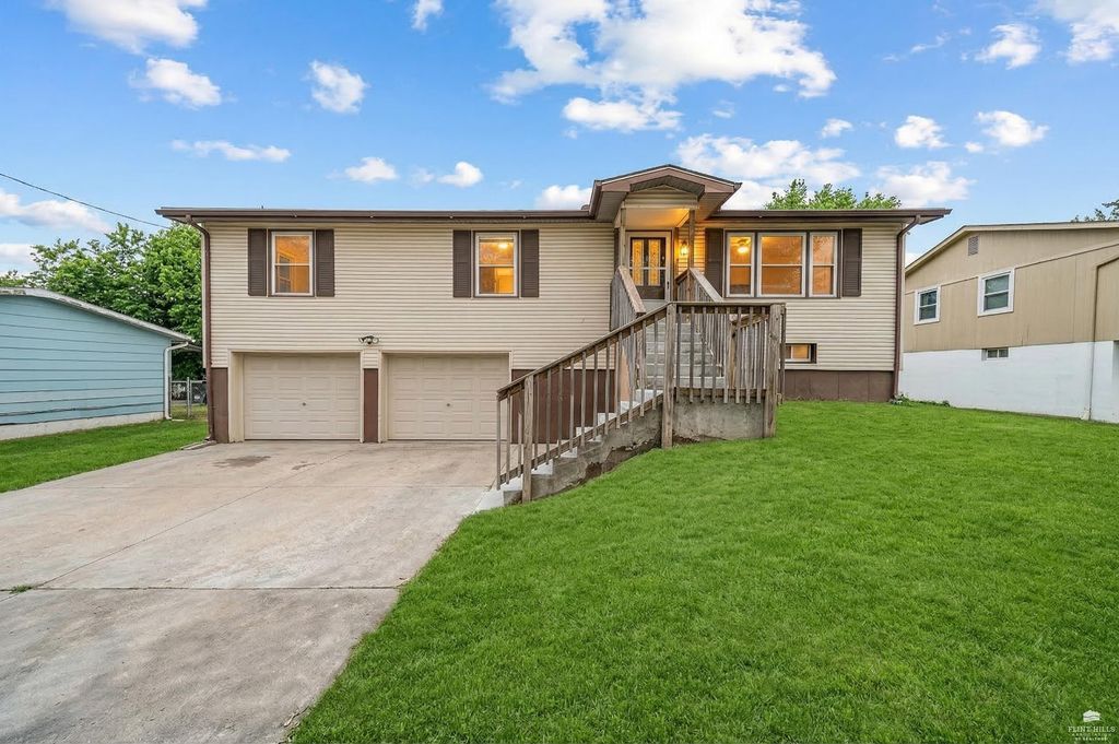 1404 Thompson Drive, Junction City, KS 66441