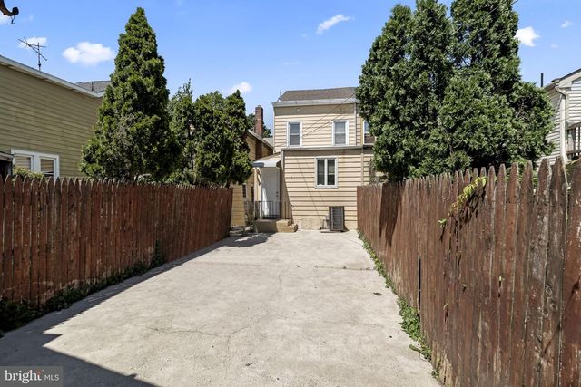 423 WOODLAND ST, Trenton, NJ 08610