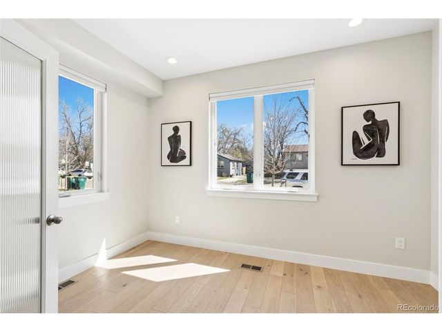 3075 S Delaware St, Englewood, CO 80110