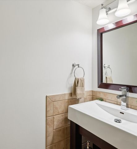 6705 Three Lakes Parkway, Des Moines, IA 50320