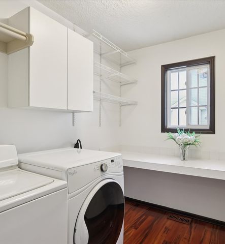 6705 Three Lakes Parkway, Des Moines, IA 50320