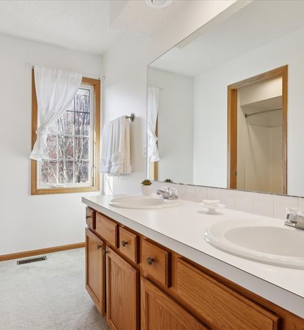 6705 Three Lakes Parkway, Des Moines, IA 50320