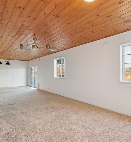 6705 Three Lakes Parkway, Des Moines, IA 50320