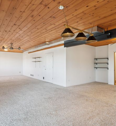 6705 Three Lakes Parkway, Des Moines, IA 50320