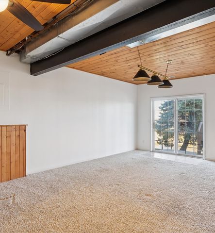 6705 Three Lakes Parkway, Des Moines, IA 50320