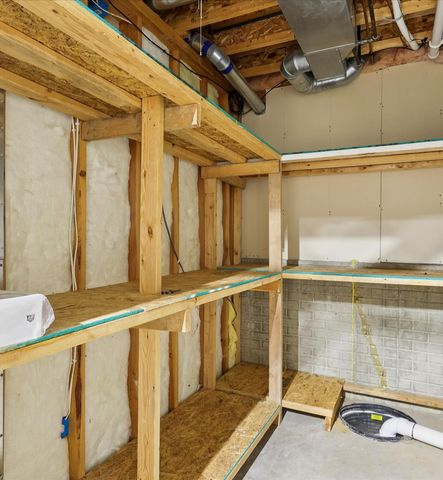 6705 Three Lakes Parkway, Des Moines, IA 50320