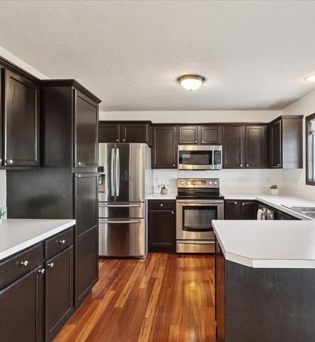 6705 Three Lakes Parkway, Des Moines, IA 50320