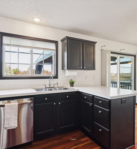 6705 Three Lakes Parkway, Des Moines, IA 50320