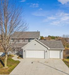 6705 Three Lakes Parkway, Des Moines, IA 50320