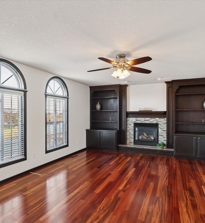 6705 Three Lakes Parkway, Des Moines, IA 50320