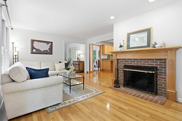 32 Shaker Lane, Littleton, MA 01460
