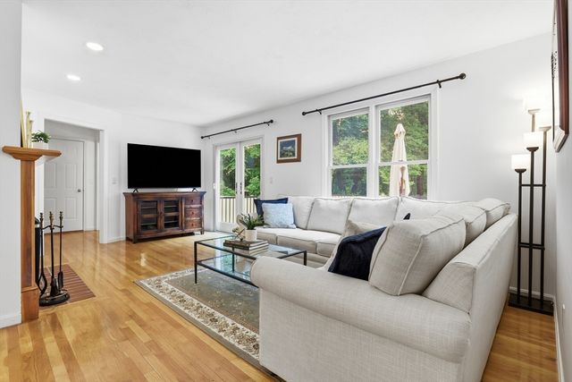 32 Shaker Lane, Littleton, MA 01460