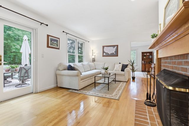 32 Shaker Lane, Littleton, MA 01460