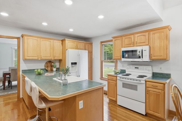 32 Shaker Lane, Littleton, MA 01460