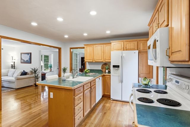 32 Shaker Lane, Littleton, MA 01460