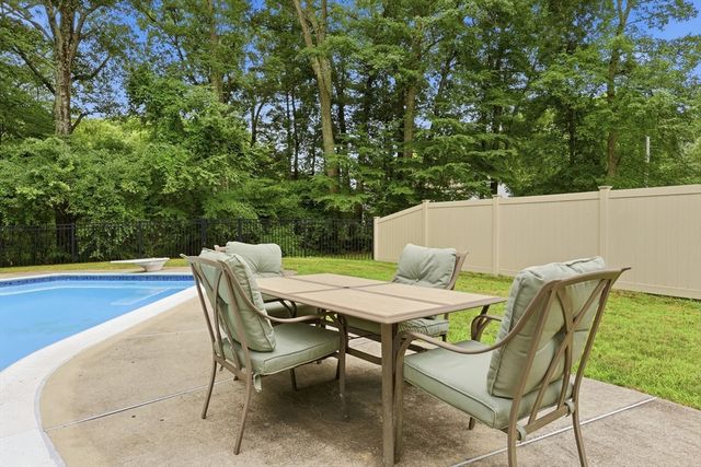 32 Shaker Lane, Littleton, MA 01460