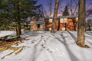 22724 King Richard Court, Beverly Hills Village, MI 48025