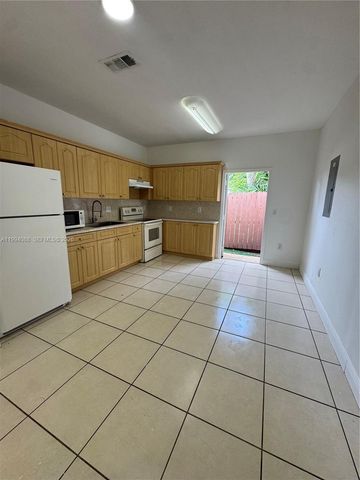 761 NW 24th Ct 761, Miami, FL 33125