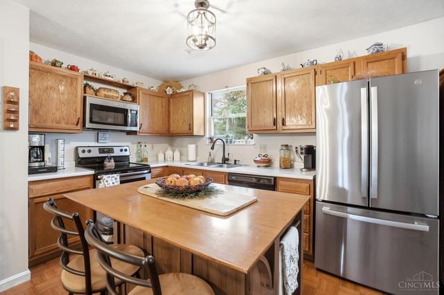 4203 Meadowfield Court, Batavia, OH 45103