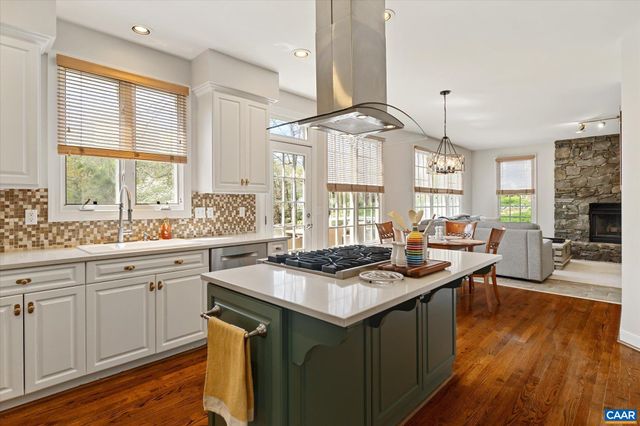3255 AVEBURY LN, Keswick, VA 22947