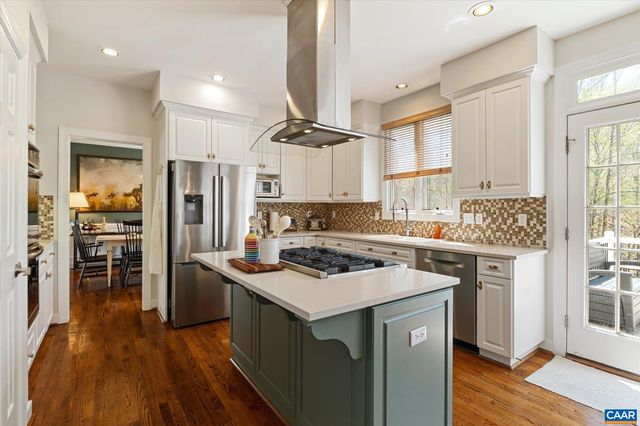 3255 AVEBURY LN, Keswick, VA 22947