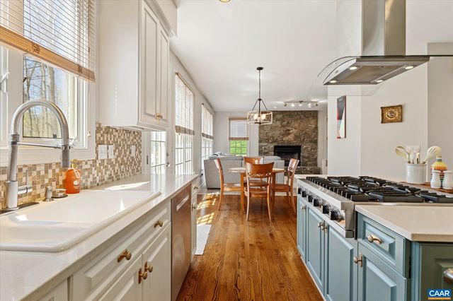 3255 AVEBURY LN, Keswick, VA 22947