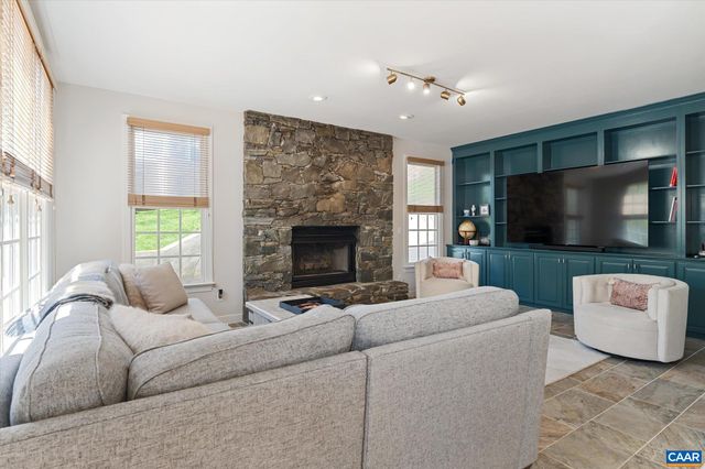 3255 AVEBURY LN, Keswick, VA 22947