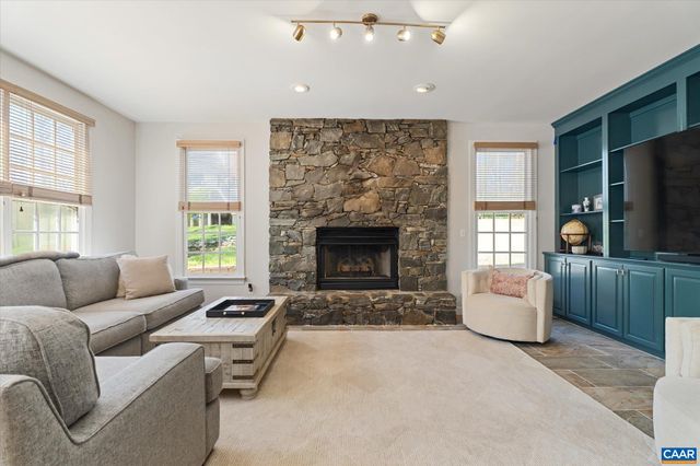 3255 AVEBURY LN, Keswick, VA 22947