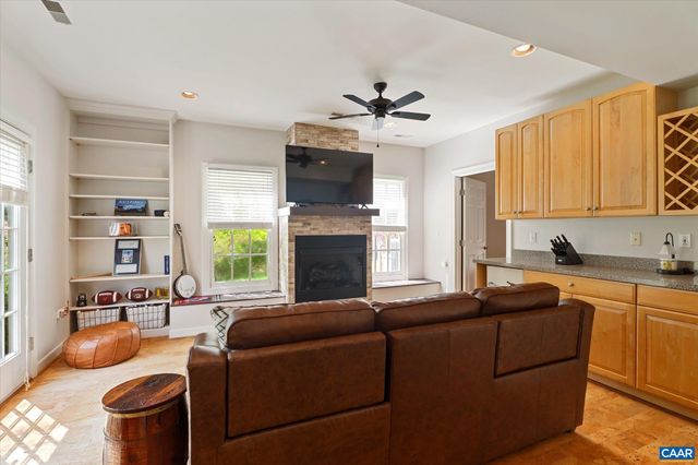 3255 AVEBURY LN, Keswick, VA 22947