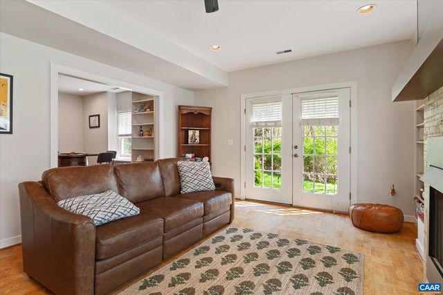 3255 AVEBURY LN, Keswick, VA 22947