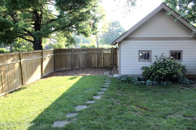 103 Oxford Pl, Louisville, KY 40207