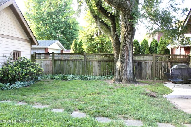 103 Oxford Pl, Louisville, KY 40207