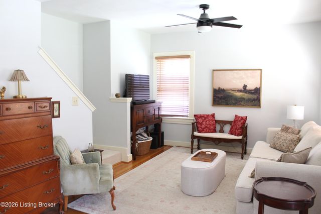 103 Oxford Pl, Louisville, KY 40207