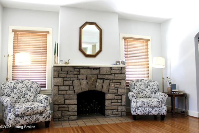 103 Oxford Pl, Louisville, KY 40207