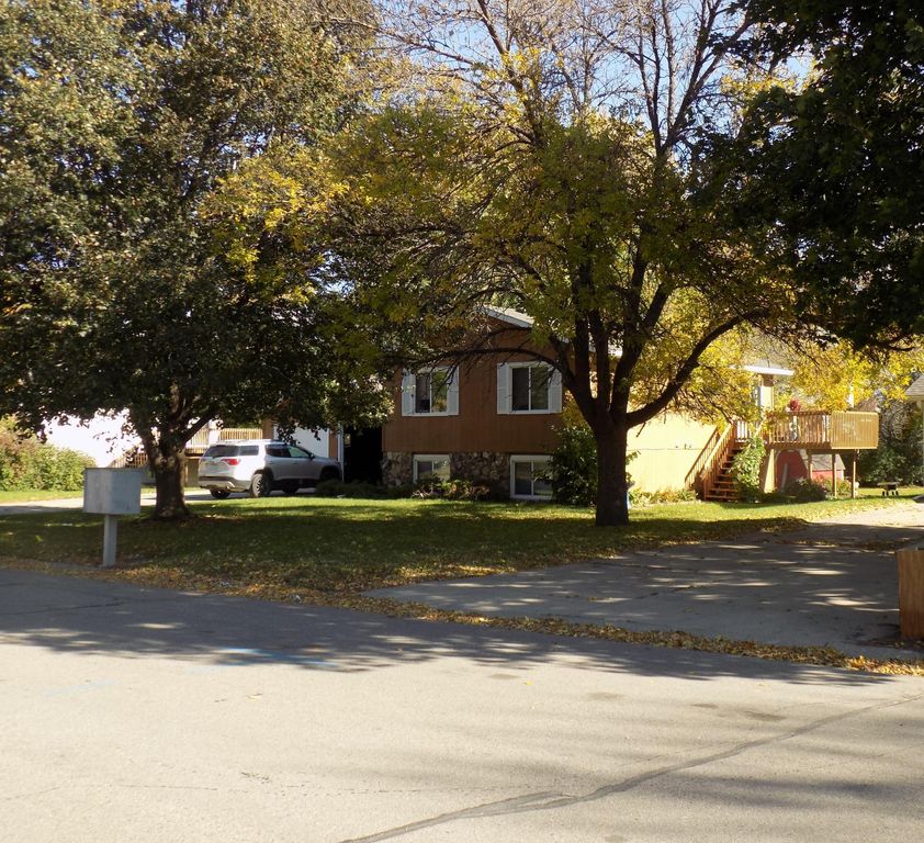 305 23rd Street SE, Willmar, MN 56201 — exterior