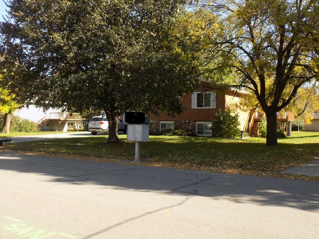 305 23rd Street SE, Willmar, MN 56201 — photo 2